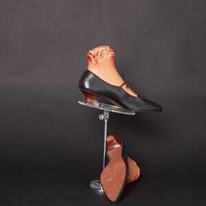 1970s Mod Black Patinos Shoes Kitten Heels